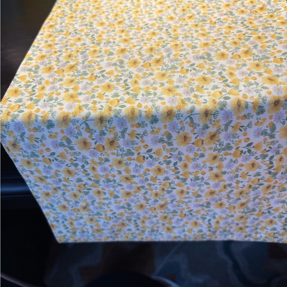 Floral table runner - Picture 5 of 5